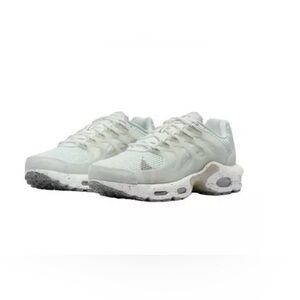 - Nike Air Max Terrascape